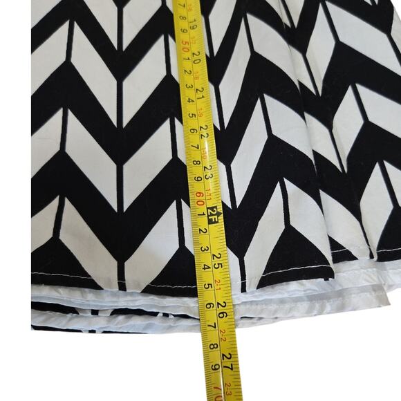 Worthington Women's Black & White Chevron Print Skirt – Size 16 - Picture 5 of 6